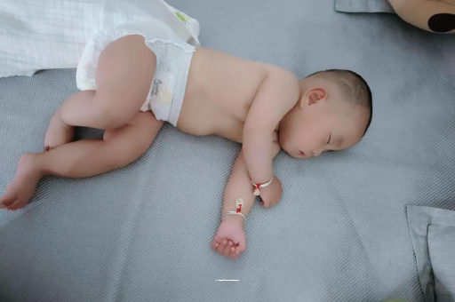 韶关三个月宝宝抬头不稳
